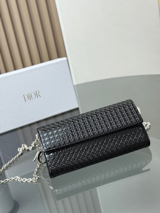 ONLYBAGS® The Dior Chain Clutch
